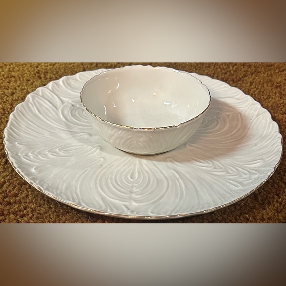 Vintage Crown Classics Serving Tray - Picture 2 of 5